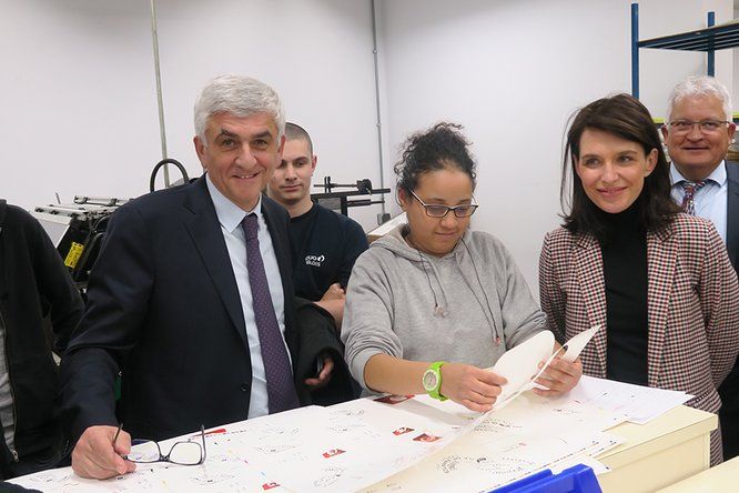 Christelle Morançais, présidente du Conseil régional des Pays de la Loire rencontre des apprentis