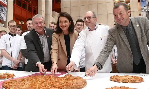 Une galette des rois géante préparée par des apprentis des Pays de la Loire