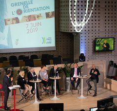 intervenants au Grenelle au centre de l'hémicycle